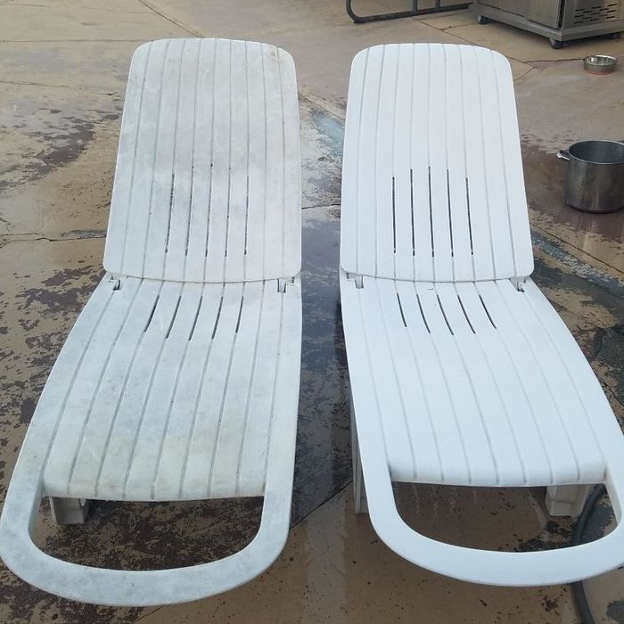 two white outdoor chairs, one treated with the polish and the other left untreated