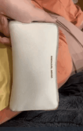 GIF showing someone flipping a white purse to reveal the dirty backside, while the front has been cleaned using the leather wipe