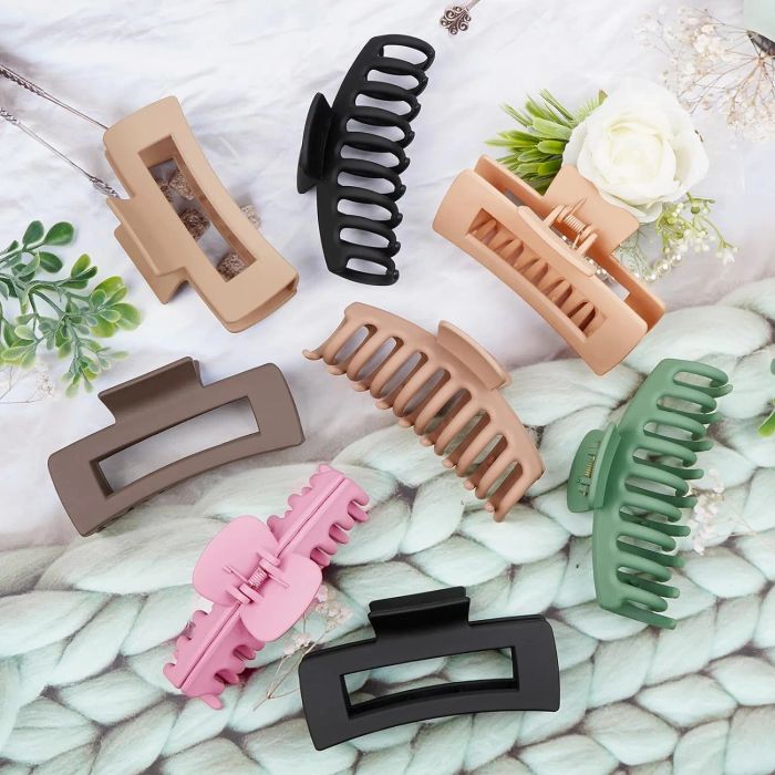 Claw clips in brown, pink, beige, green, and black.