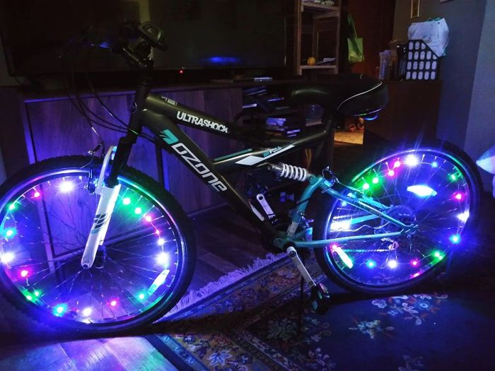 Bicycle with illuminated wheels