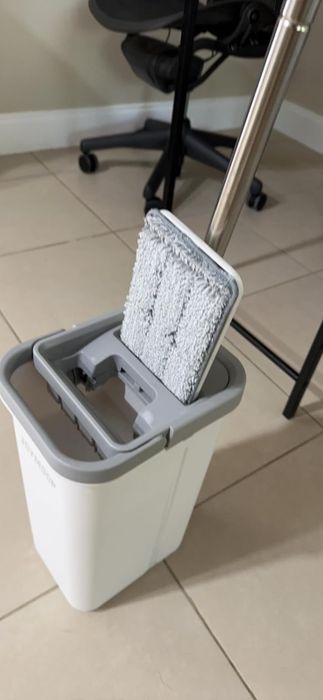 Mop and bucket set