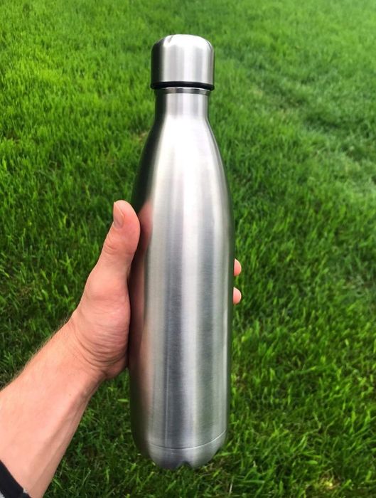 The same reviewer holding the fully assembled bottle.