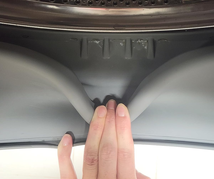 An after photo of the same washing machine, now with all the mold completely removed from the gasket.