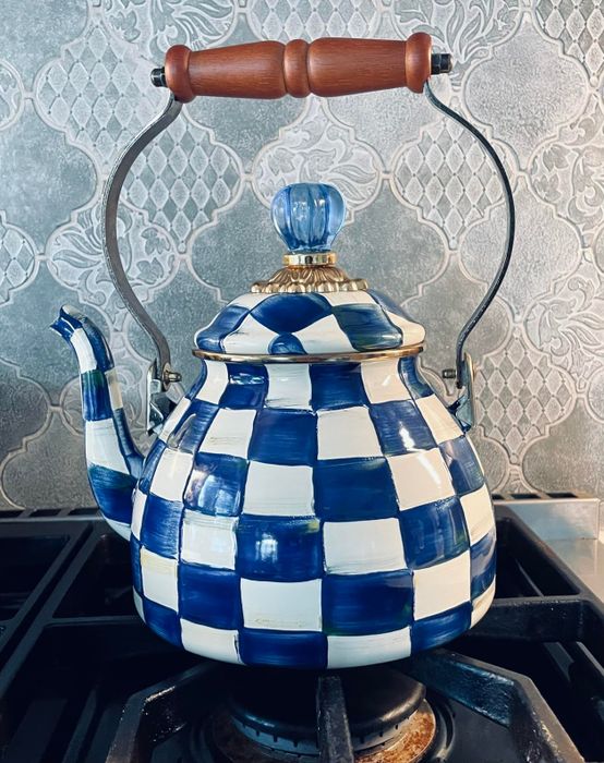 A checkered kettle in shades of blue and white.