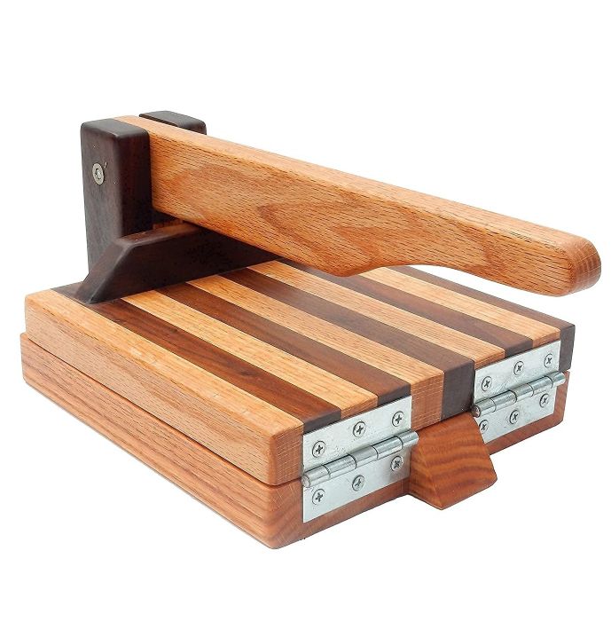 The beautifully crafted wooden tortilla press.