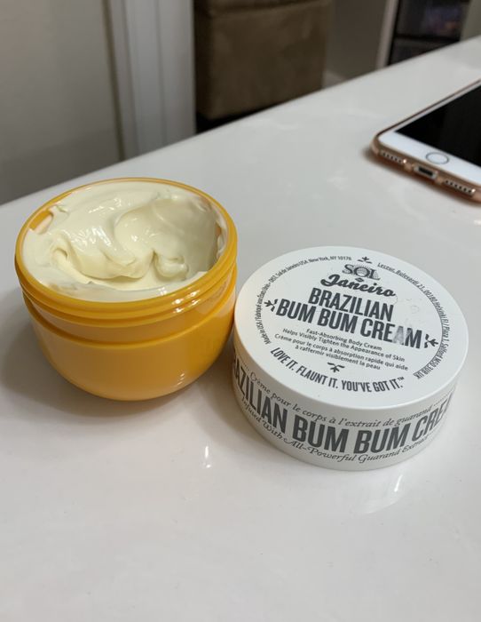 A reviewer's photo showcasing the white product in a bright yellow jar.