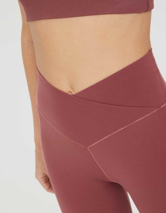 Model showcasing the pink version of the leggings