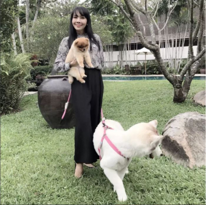 สาวสองพันปี! อายุเกือบ 60 แต่ยังคงความสาวเปล่งประกาย ตั๊ก มยุรา ดูแลตัวเองอย่างไรให้ยังดูอ่อนเยาว์?
