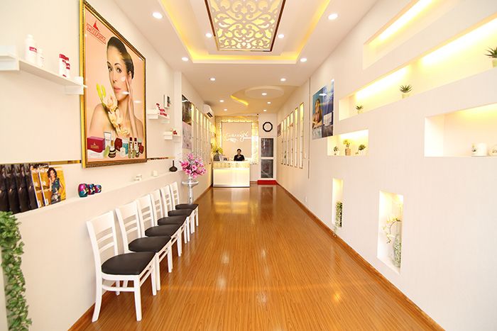 Services provided at Galaxy Spa Ngân Hà include: Microneedling treatment for scars, Hifu - Uitherapy from the USA, Advanced Nano Whitening Wrap, and High-tech Hair Removal.