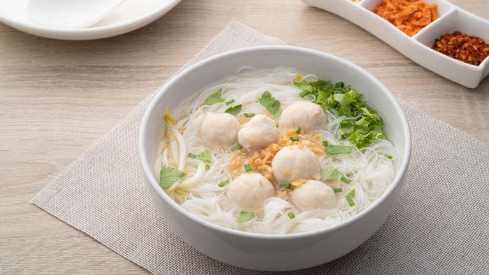 Noodle soup with fish balls.