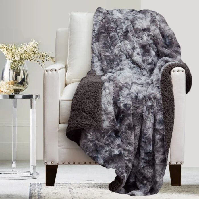 The throw blanket in green