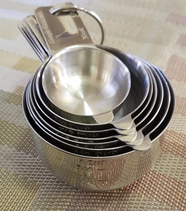 A reviewer’s photo featuring the measuring spoons