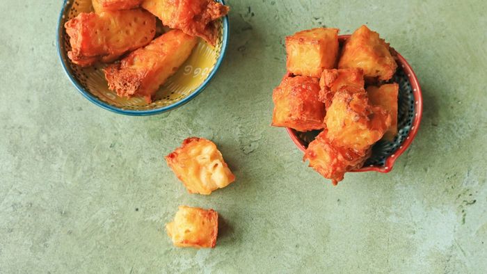 Two bowls filled with mac and cheese cubes ready for the next step.