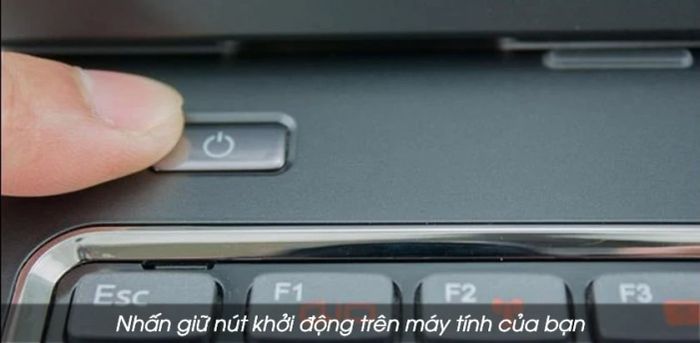 Giữ nút nguồn để khởi động lại
