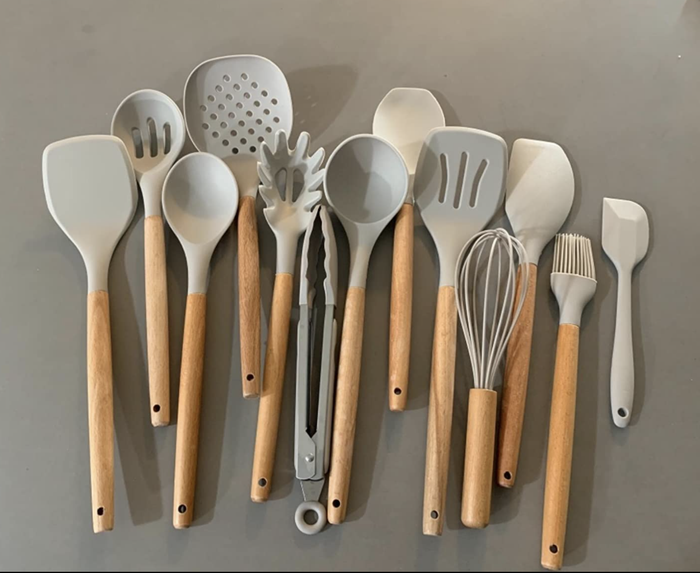 A reviewer's snapshot of the kitchen utensil set in action.