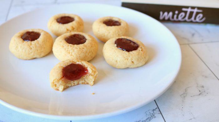 A plate of raspberry thumbprint cookies.