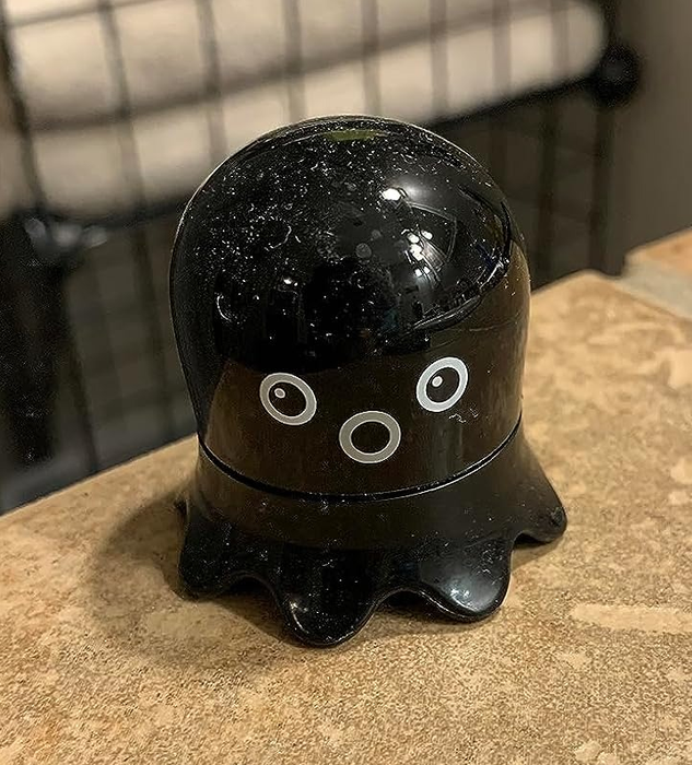 The adorable octopus-shaped blackhead remover