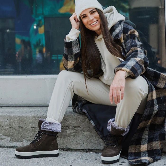 A model wearing the boots in brown