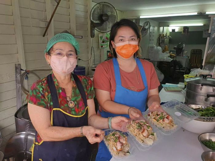 บะหมี่สมพงษ์ สะพานใหม่ (เจ้าเก่า) 63 ปี...ตำนานบะหมี่ไข่ทำเอง