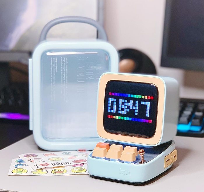 A speaker displaying the time on the reviewer's work desk.