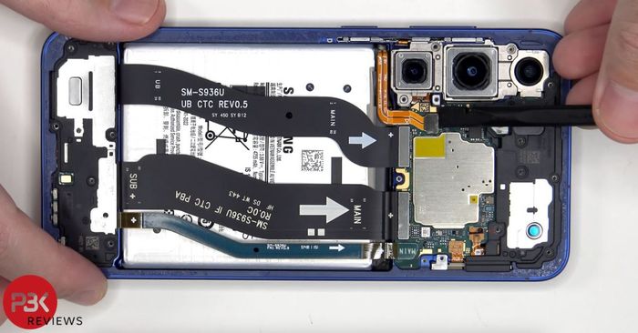 Việc tháo rời Galaxy S25+