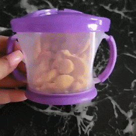 A video from a reviewer showing how the container keeps snacks from spilling out