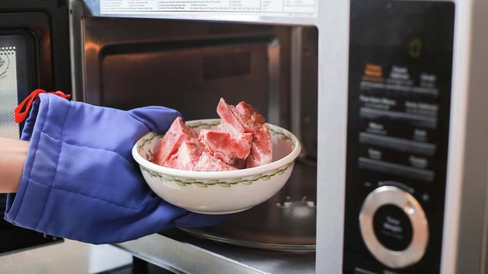 Why the Defrost Feature on Your Microwave Doesn’t Work Well (and Better Alternatives)