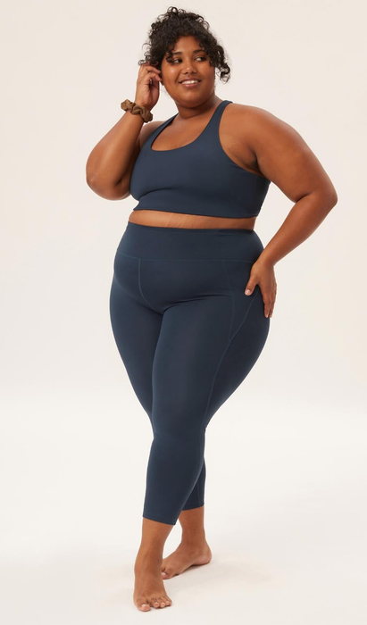 model wearing the midnight leggings with a matching bra