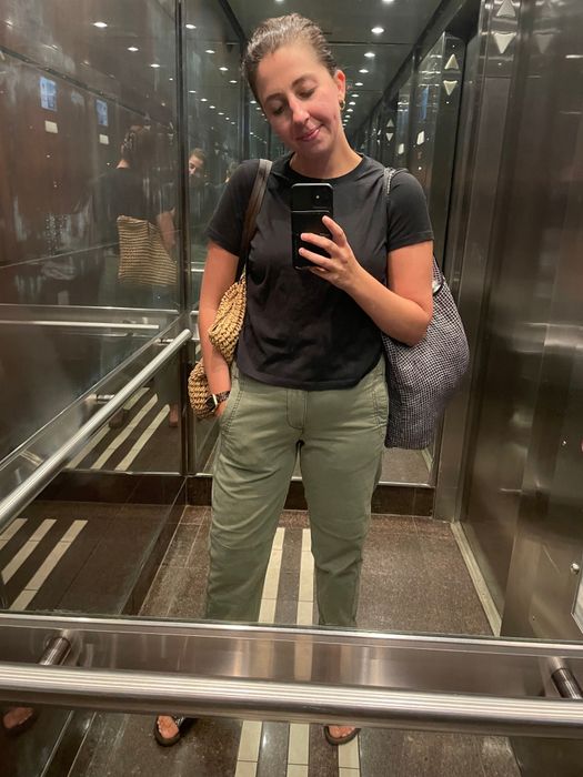 writer modeling the black cropped T-shirt
