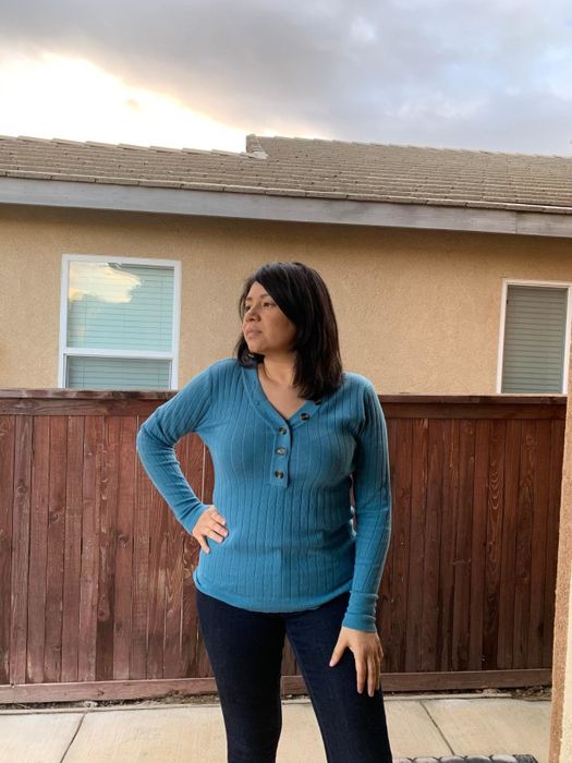 Another reviewer modeling the blue top