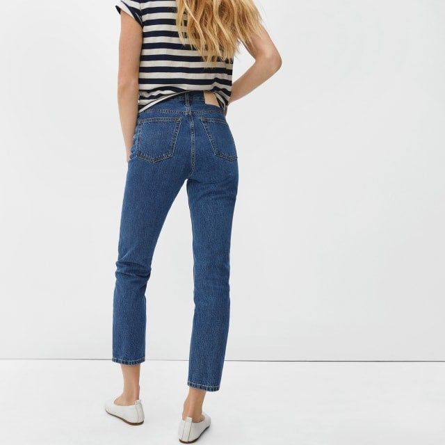 model displaying the back view of the jeans