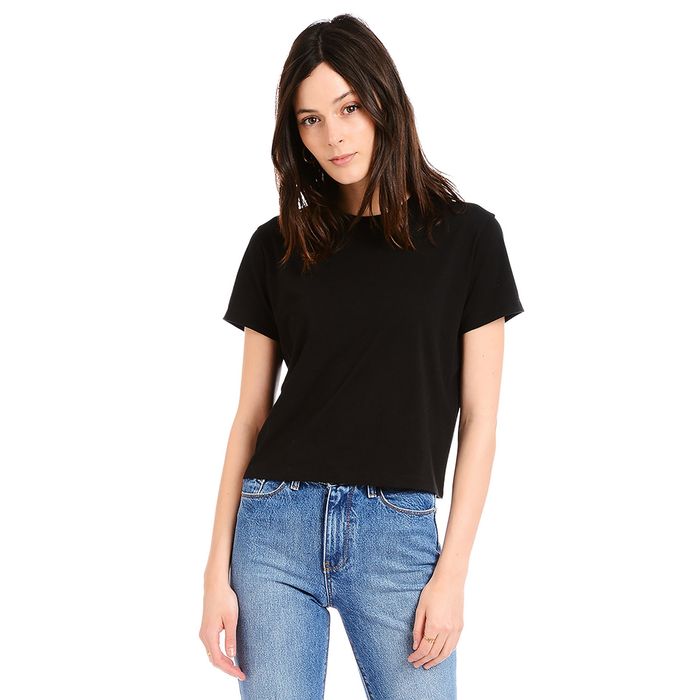 model showcasing the black cropped T-shirt