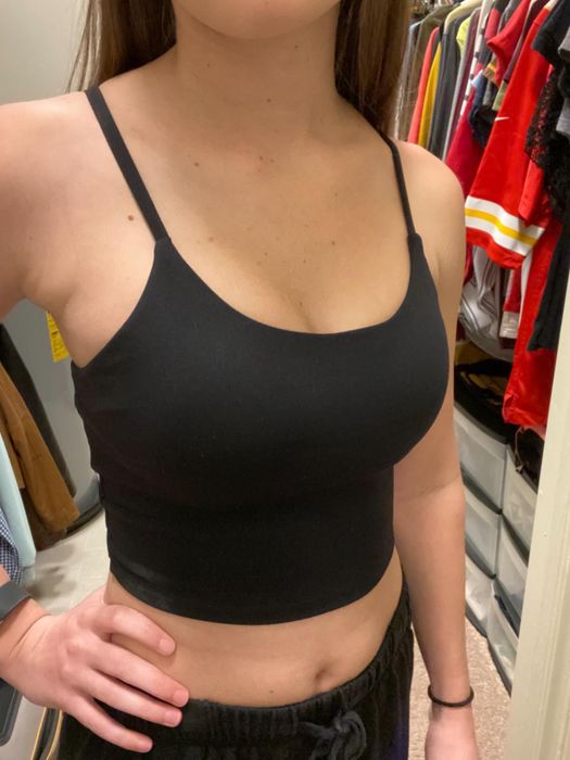 another reviewer wearing the black version