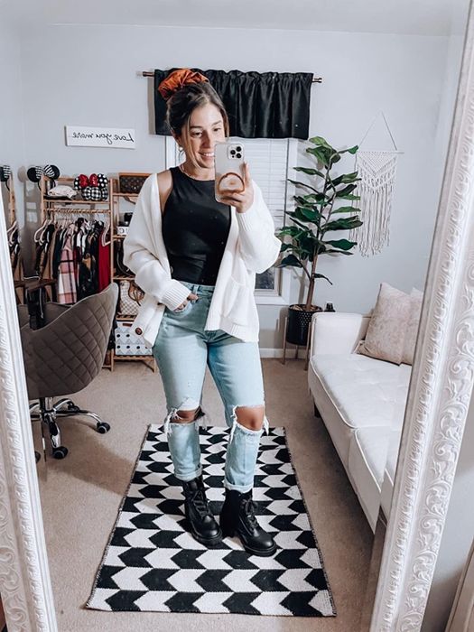 Another reviewer showcasing the black bodysuit
