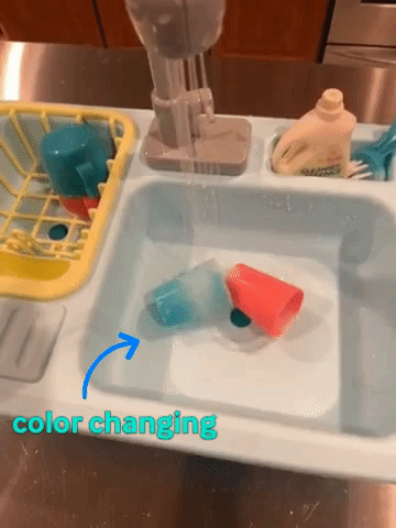 A reviewer's video demonstrating the toy sink, with a blue cup changing color under the running water