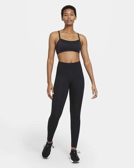Image of model wearing black leggings