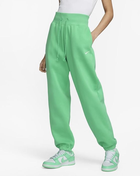 Image of model wearing green sweatpants