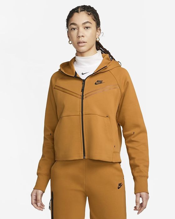 Image of model wearing brown windrunner