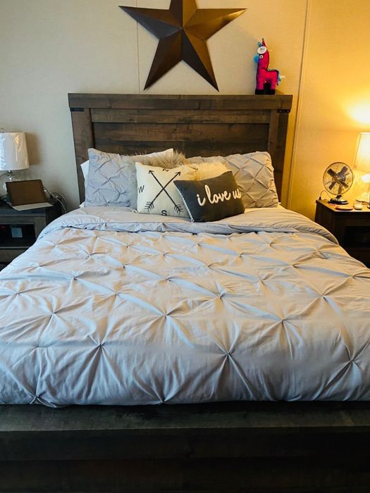 A front-view image of the product in light gray, displayed on a wooden bed frame with a star hanging above it.