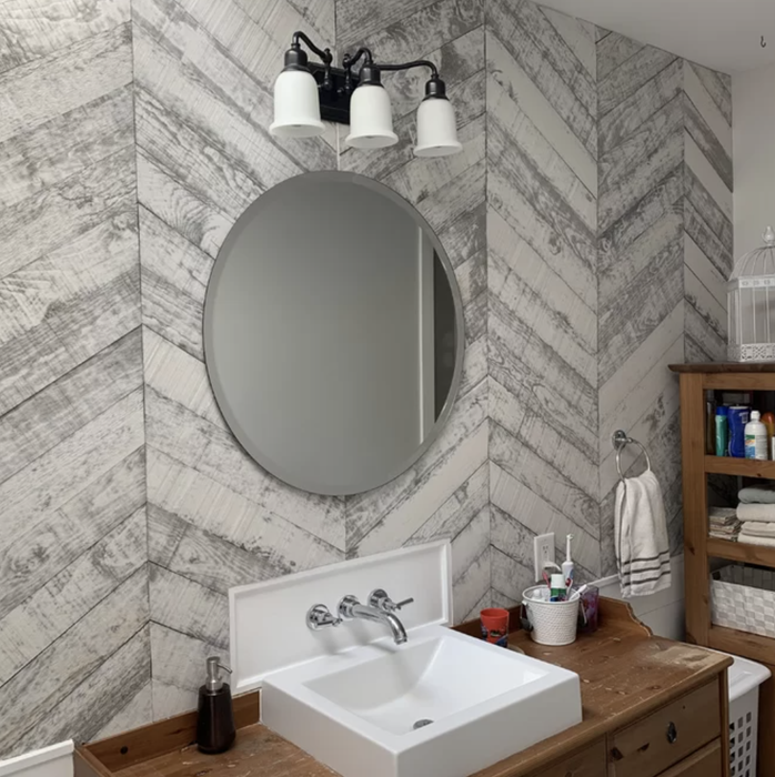 another reviewer’s image showing the mirror installed in a bathroom setup