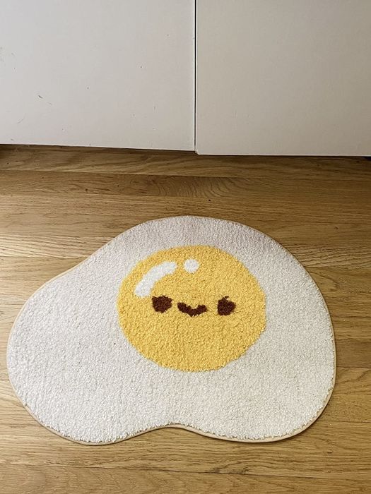 A reviewer’s photo of the egg-shaped bath mat.