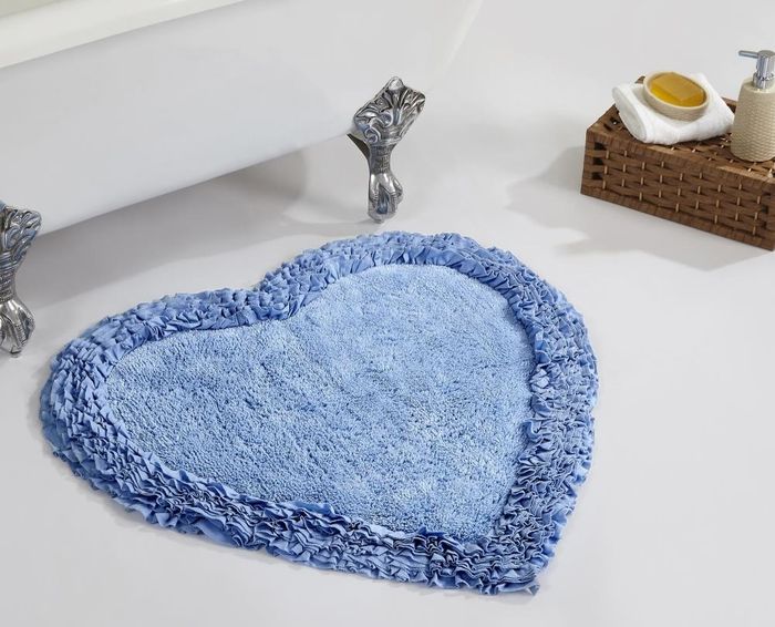 the blue heart rug featuring decorative frills along the edges