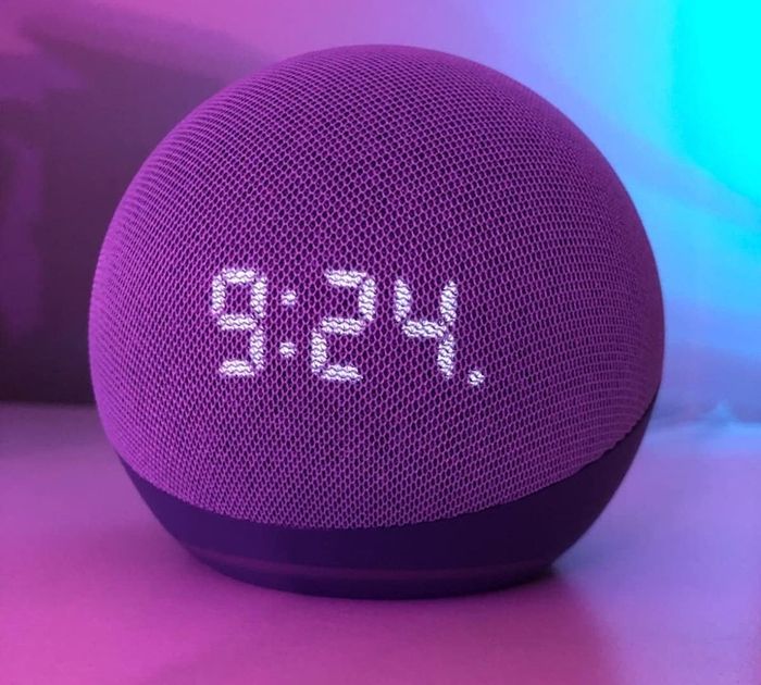 The Echo Dot 4th Gen showing the time as "9:24"