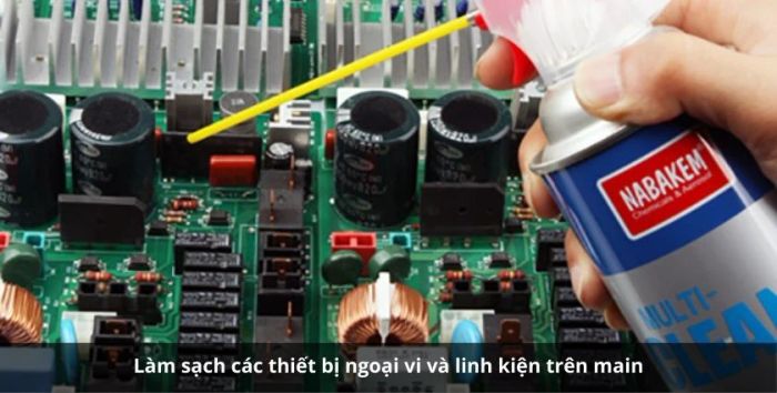 Làm sạch các thiết bị ngoại vi và linh kiện trên bo mạch chủ