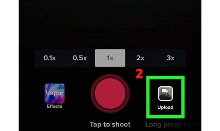 Bước 2: Nhấn vào biểu tượng ảnh bên phải nút quay màu đỏ. Danh sách video đã lưu trong điện thoại sẽ hiện ra. Chọn video bạn muốn đăng và thực hiện đăng lên TikTok. - Cách đăng video TikTok dài hơn 1 phút