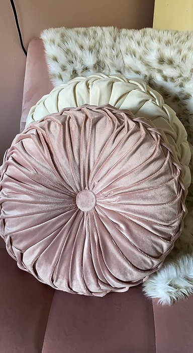 A photo from the reviewer showing pink and white pillows.