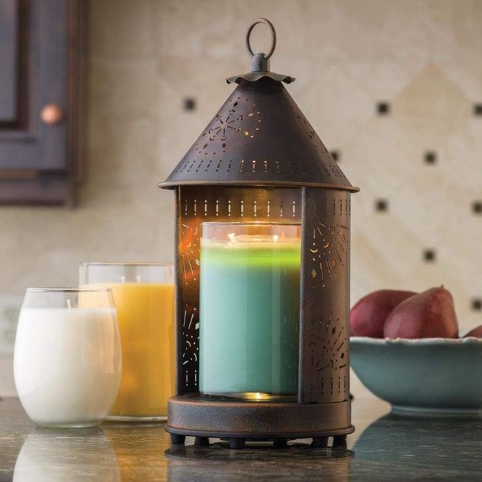 Candle warmer shaped like a hut