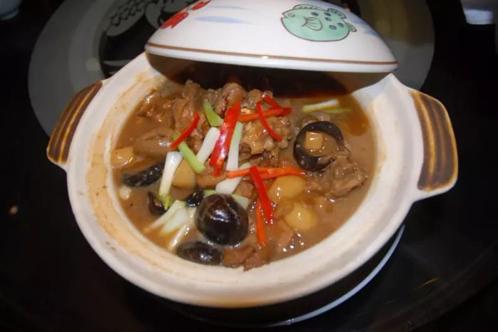 อร่อยจนต้องร้อง! พาไปสัมผัสกับอาหารจีนกวางตุ้งแท้ๆ รสชาติอันยอดเยี่ยม