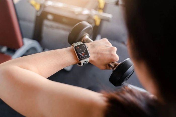 Hướng dẫn cách sử dụng Apple Watch để tiết kiệm pin hiệu quả thông qua tính năng Activity Tracker.