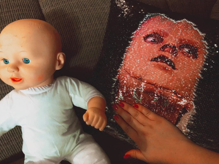 A customer review image showcasing the pillow.